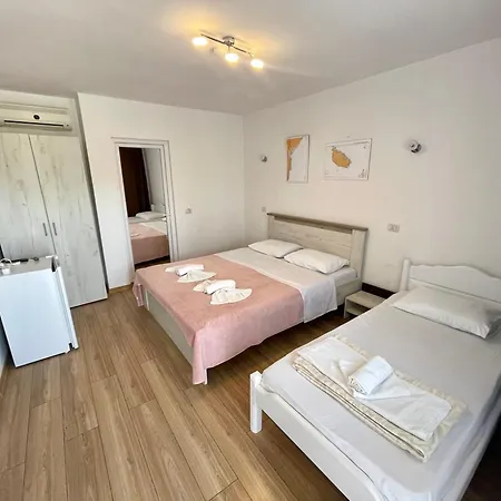 Πανσιόν Cochilia Ultracentral 3 Stele Costinești